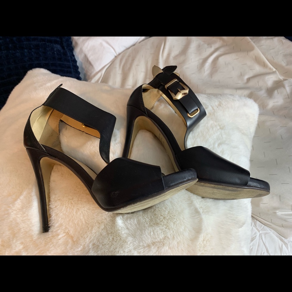 Heels - Picture 2 of 3
